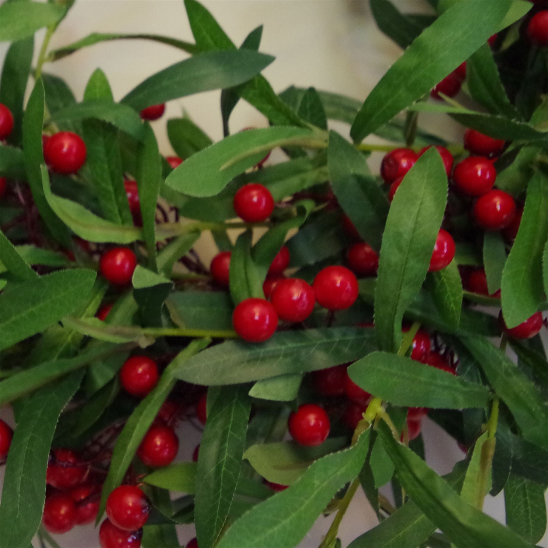 Christmas Mistletoe Red Berry Floristry Wreath 60cm 24