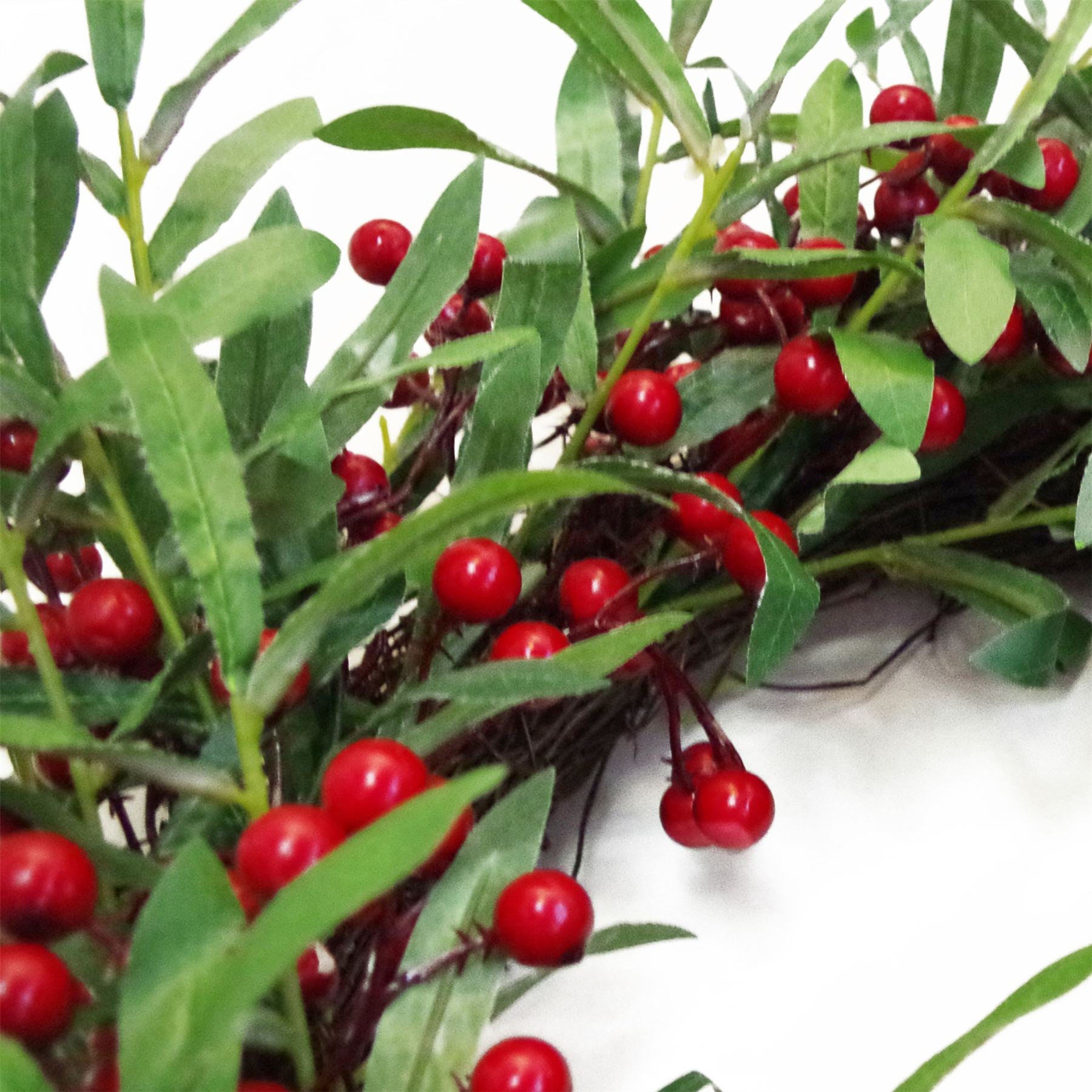 Luxury Wreath Christmas Mistletoe Red Berry 60cm 24